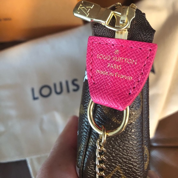 Louis Vuitton Travel Limited Edition Pouchette - Picture 10 of 16